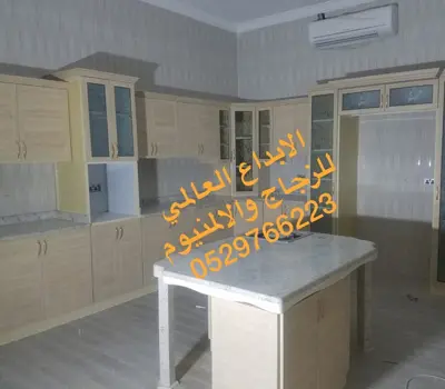 مطابخ المنيوم باللون الخشبي